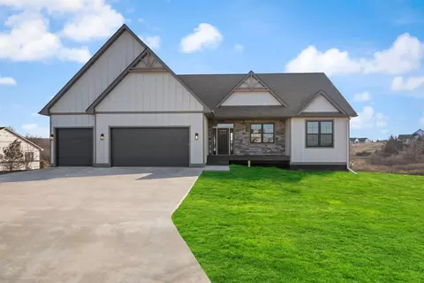 1199 60th St, Hudson, WI 54016