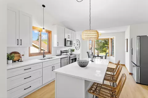 8064 Narcissus St, Victoria, MN 55386