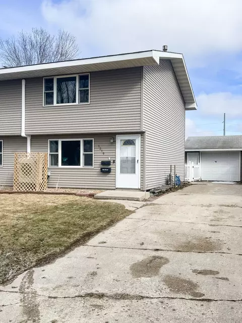 1218 20th St N, Moorhead, MN 56560
