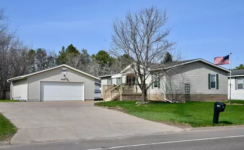 704 1st St E, Milaca, MN 56353