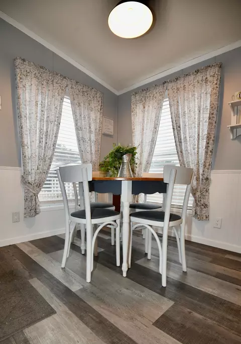 Dining - 704 1st St E, Milaca, MN 56353 photo 2 of 7