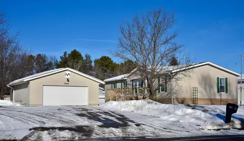 704 1st St E, Milaca, MN 56353