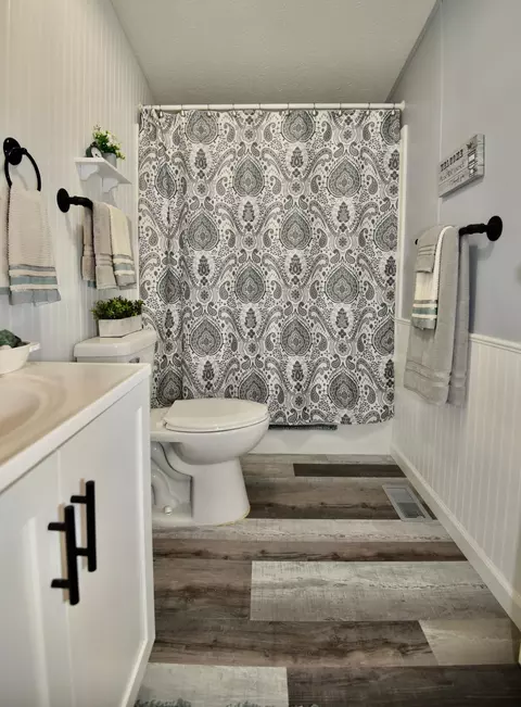 Bath - 704 1st St E, Milaca, MN 56353 photo 5 of 5