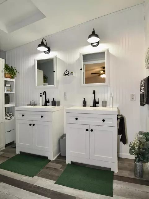 Bath - 704 1st St E, Milaca, MN 56353 photo 1 of 5