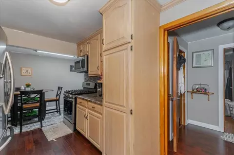 Entry Way - 5219 E 2nd St, Superior, WI 54880 photo 3 of 4