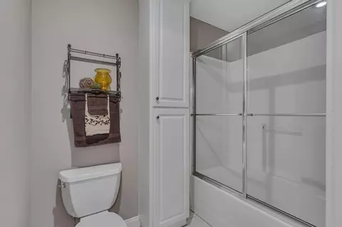 Bath - 2607 Regal Rd, Saint Cloud, MN 56301 photo 7 of 8