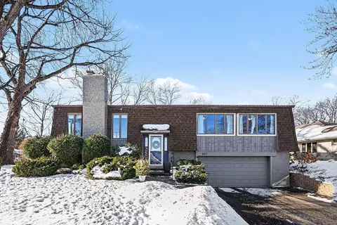 867 Oriole Ln, Chaska, MN 55318