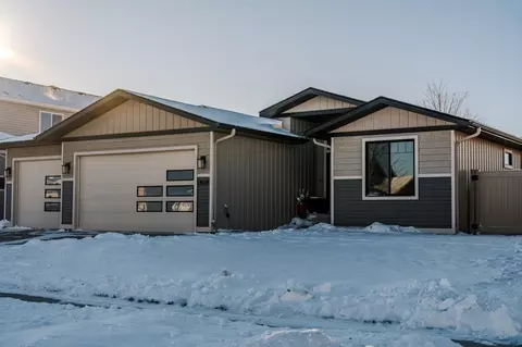 3028 Ridge Dr E, West Fargo, ND 58078