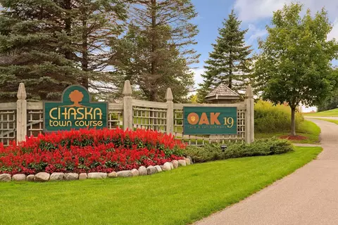 View/Area - 1207 Adrian Dr, Chaska, MN 55318 photo 4 of 10