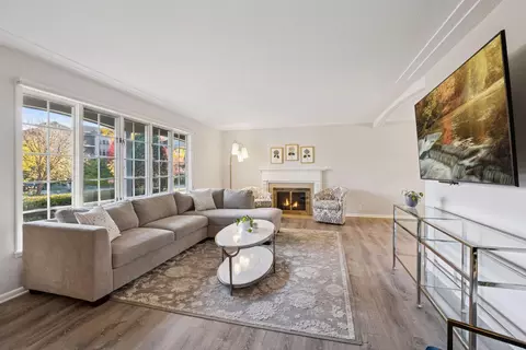 5100 W 70th St, Edina, MN 55439