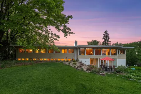 1628 Oakways St, Wayzata, MN 55391