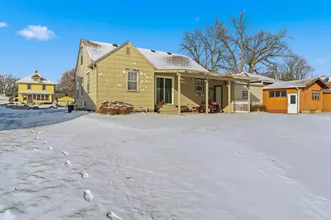 Exterior - 809 3rd St SW, Waseca, MN 56093 photo 3 of 6
