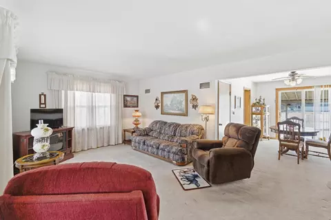 Living - 809 3rd St SW, Waseca, MN 56093 photo 1 of 2