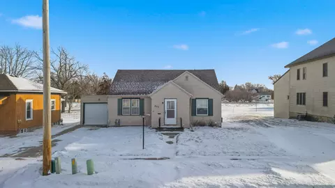 Exterior - 809 3rd St SW, Waseca, MN 56093 photo 1 of 6