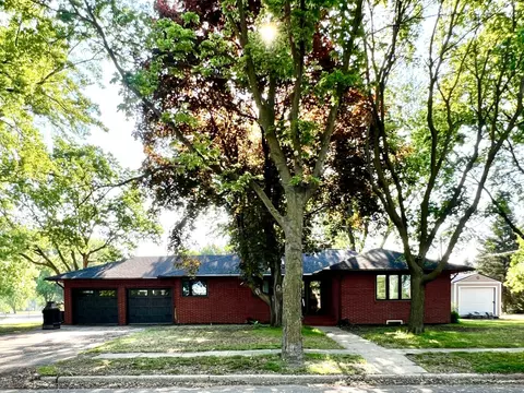 424 S Gaulke St, Appleton, MN 56208