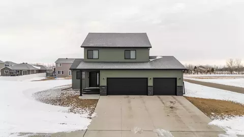 10366 73rd St S, Horace, ND 58047