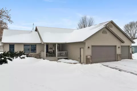 Exterior - 509 9th St SW, Braham, MN 55006 photo 2 of 7