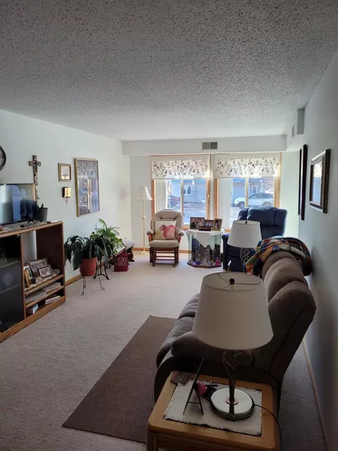 912 Hawthorne St #104, Alexandria, MN 56308