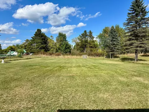 Exterior - 809 Pine St, Park Rapids, MN 56470 photo 7 of 9