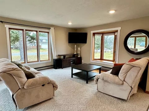 Living - 809 Pine St, Park Rapids, MN 56470 photo 2 of 4