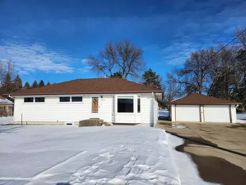 914 Chestnut Ct, Saint Cloud, MN 56303