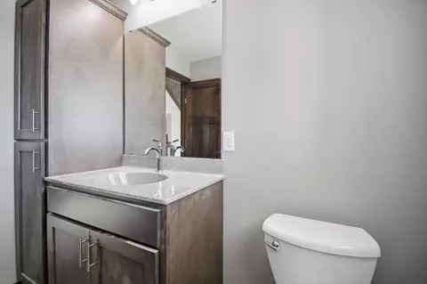 Bath - 1801 13th Ave NE, Austin, MN 55912 photo 2 of 9