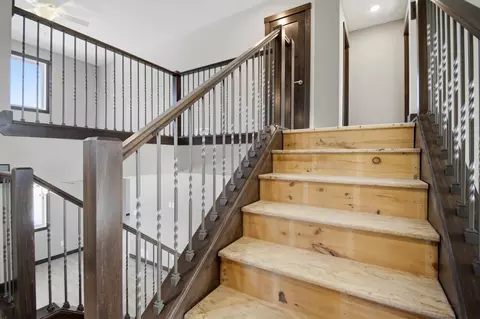 Entry Way - 1801 13th Ave NE, Austin, MN 55912 photo 6 of 10