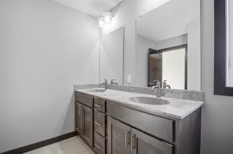 Bath - 1801 13th Ave NE, Austin, MN 55912 photo 4 of 9