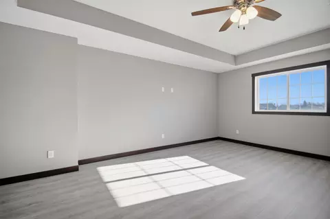Bedroom - 1801 13th Ave NE, Austin, MN 55912 photo 17 of 20