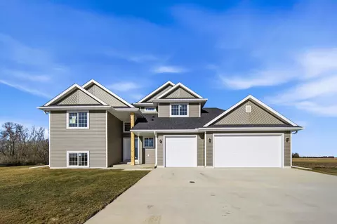Exterior - 1801 13th Ave NE, Austin, MN 55912 photo 4 of 6