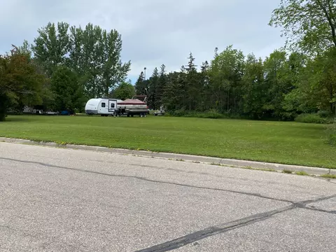 1603 Cardinal Dr N, Thief River Falls, MN 56701