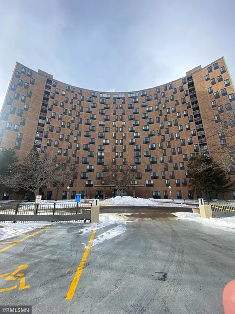 1181 Edgcumbe Rd #1007, Saint Paul, MN 55105