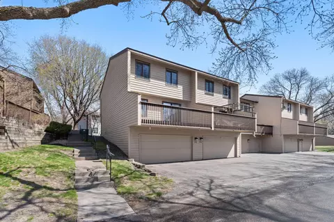 281 W Eagle Lake Dr, Maple Grove, MN 55369