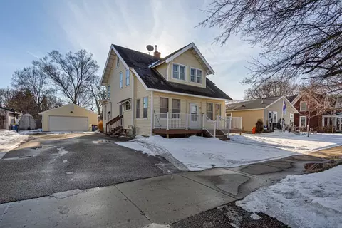 415 8th St NW, Faribault, MN 55021