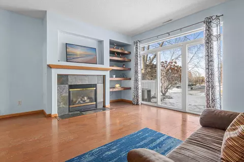 1035 Providence Dr, Shakopee, MN 55379