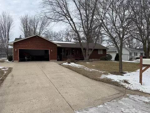 1807 Brookside Dr, Albert Lea, MN 56007