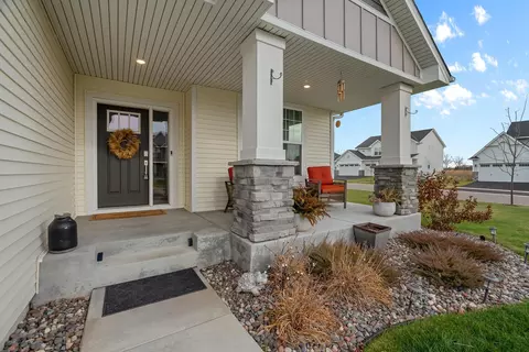 2149 Johanna Cir, Lino Lakes, MN 55038