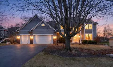 2829 Eagle Valley Cir, Woodbury, MN 55129