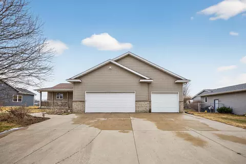 303 9th St NW, Dodge Center, MN 55927
