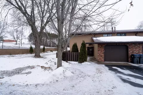 434 E 11th St #L, New Richmond, WI 54017