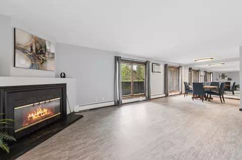 3440 Golfview Dr #121, Eagan, MN 55123