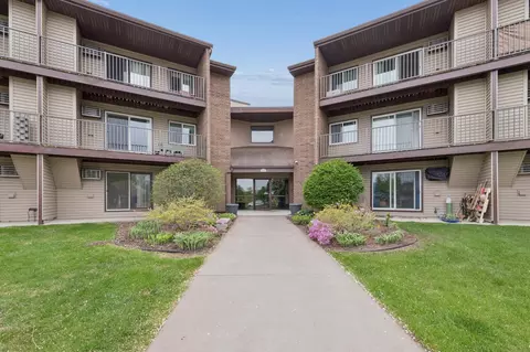 3440 Golfview Dr #121, Eagan, MN 55123