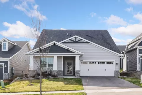 934 Goldfinch St, Chaska, MN 55318
