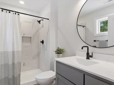 Bath - 5468 Jericho Rd, Baxter, MN 56425 photo 2 of 3