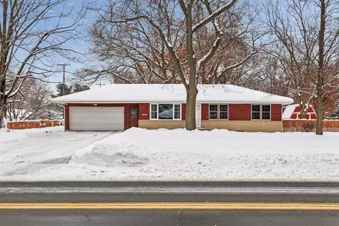 8081 Red Oak Dr, Mounds View, MN 55112
