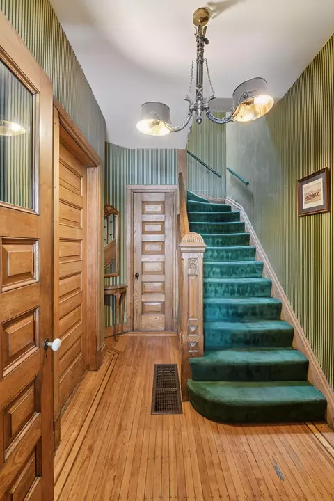 108 E 25th St, Minneapolis, MN 55404 photo 3