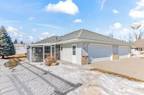 205 Circle View Dr, Dassel, MN 55325