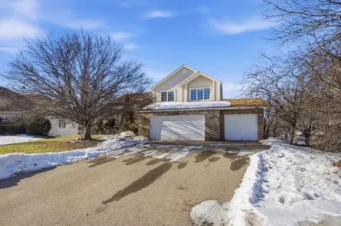 16657 Hutchinson Dr, Lakeville, MN 55044