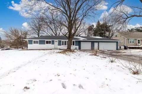 405 Minnesota Ave, Roseville, MN 55113