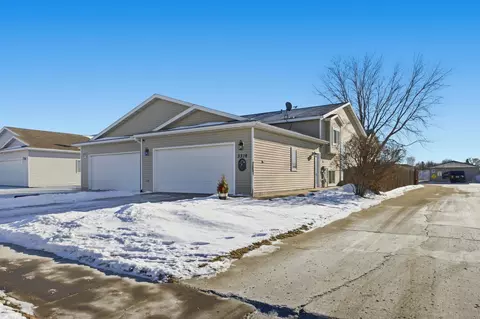 3316 35th Ave S, Fargo, ND 58104
